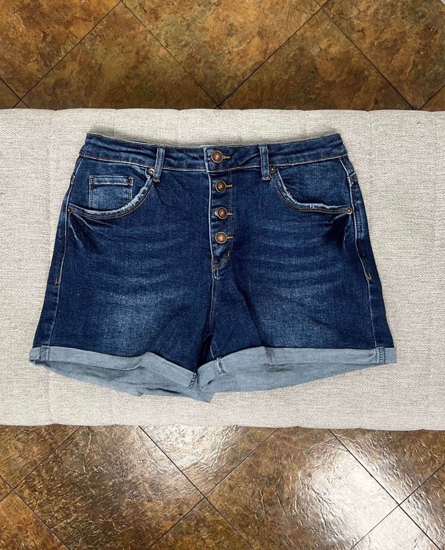 4 Button Cuffed Shorts